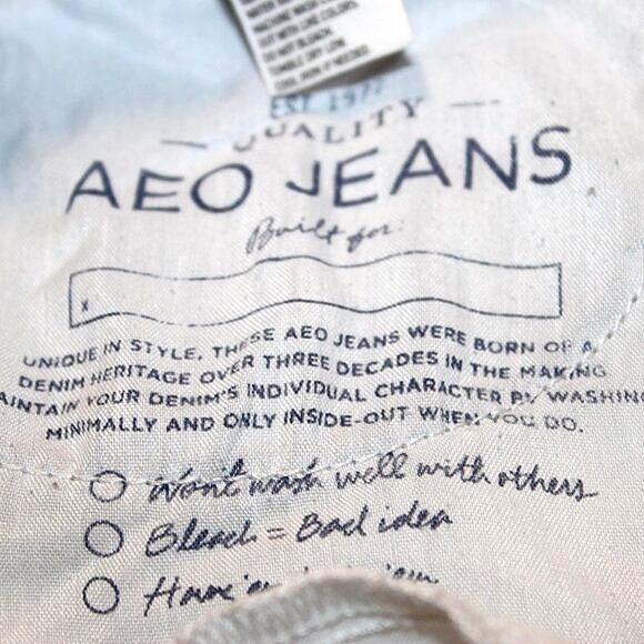 American Eagle Boy Crop Distressed Light Wash Jeans - Size 2 - Picture 11 of 12